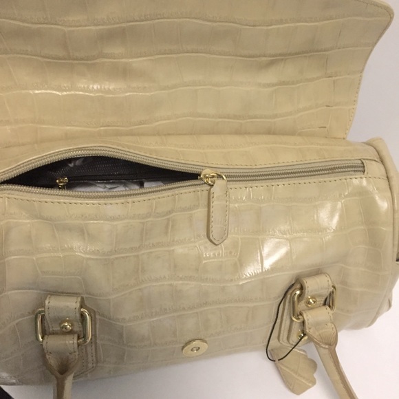 The FiNd Beige Leather Croc Bag Gold Tone Hardware - Picture 4 of 11